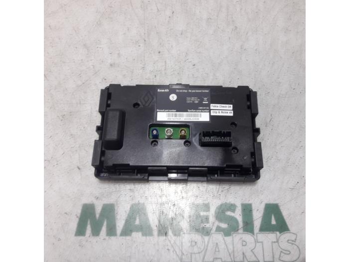 Navigeringsdisplay från en Renault Scénic III (JZ) 2.0 16V CVT 2010