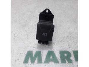 Begagnade Brytare, parkeringsbroms Renault Scénic III (JZ) 2.0 16V CVT Pris € 14,99 Marginaltabell erbjuds av Maresia Parts