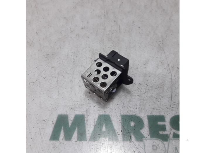Kylfläktsresistor från en Renault Scénic III (JZ) 2.0 16V CVT 2010