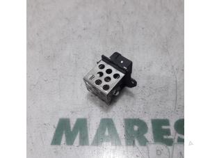 Used Cooling fan resistor Renault Scénic III (JZ) 2.0 16V CVT Price € 20,00 Margin scheme offered by Maresia Parts