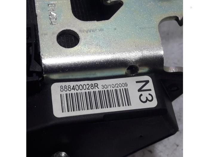 Bakre säkerhetsbälte, höger från en Renault Scénic III (JZ) 2.0 16V CVT 2010