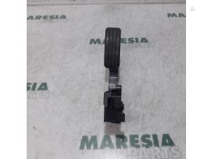 Używane Czujnik polozenia pedalu gazu Renault Scénic III (JZ) 2.0 16V CVT Cena € 25,00 Procedura marży oferowane przez Maresia Parts