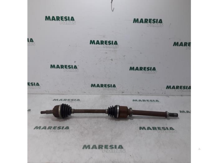 Drivaxel, höger fram från en Renault Scénic III (JZ) 2.0 16V CVT 2010