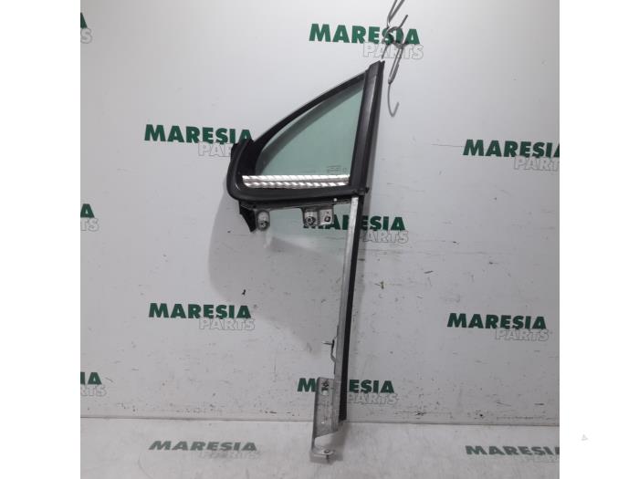 Usados Ventanilla triangular izquierda delante Peugeot 207 CC (WB) 1.6 16V GT THP Precio € 35,00 Norma de margen ofrecido por Maresia Parts