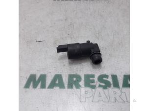 Usados Bomba de limpiaparabrisas delante Peugeot 207 CC (WB) 1.6 16V GT THP Precio € 10,00 Norma de margen ofrecido por Maresia Parts