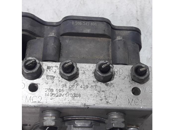 ABS pump from a Citroën C4 Grand Picasso (3A) 1.6 HDiF 115 2014