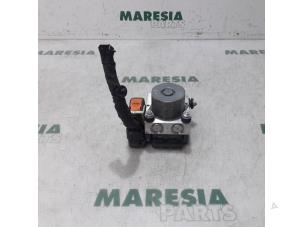 Używane Pompa ABS Citroen C4 Grand Picasso (3A) 1.6 HDiF 115 Cena € 178,50 Procedura marży oferowane przez Maresia Parts