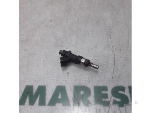 Gebrauchte Injektor (Benzineinspritzung) Renault Captur (2R) 0.9 Energy TCE 12V Preis € 20,00 Margenregelung angeboten von Maresia Parts