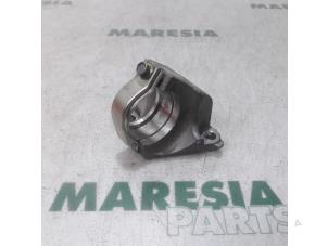 Gebrauchte Stütze (sonstige) Renault Captur (2R) 0.9 Energy TCE 12V Preis € 20,00 Margenregelung angeboten von Maresia Parts