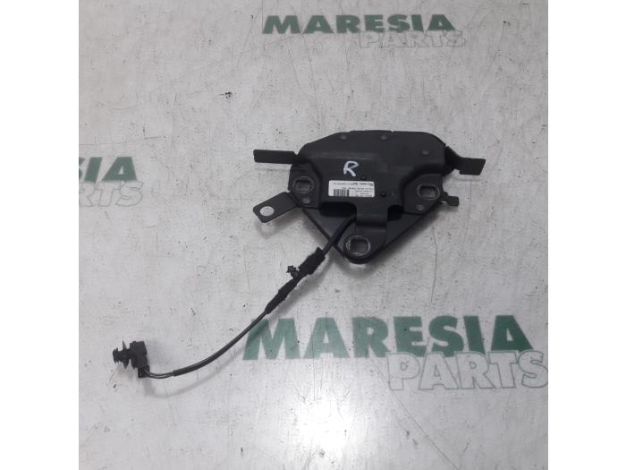Używane Blokada dachu cabrio Peugeot 207 CC (WB) 1.6 16V GT THP Cena € 59,99 Procedura marży oferowane przez Maresia Parts