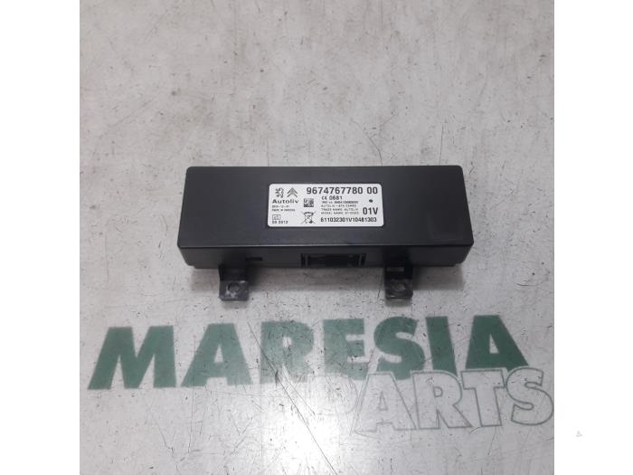 Używane Modul radiowy Peugeot 508 (8D) 1.6 HDiF 16V Cena € 60,00 Procedura marży oferowane przez Maresia Parts