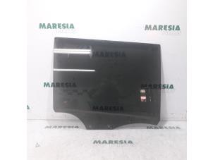 Używane Szyba drzwi prawych tylnych wersja 4-drzwiowa Citroen C4 Grand Picasso (3A) 1.6 HDiF 115 Cena € 30,00 Procedura marży oferowane przez Maresia Parts