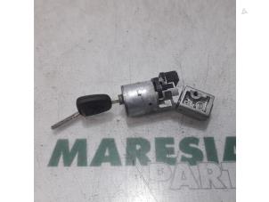 Usagé Serrure de contact + clé Citroen C4 Grand Picasso (UA) 2.0 HDiF 16V 135 Prix € 40,00 Règlement à la marge proposé par Maresia Parts