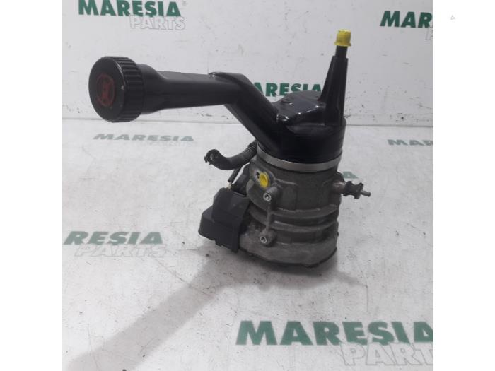 Usagé Pompe de direction Citroen C4 Grand Picasso (UA) 2.0 HDiF 16V 135 Prix € 75,00 Règlement à la marge proposé par Maresia Parts