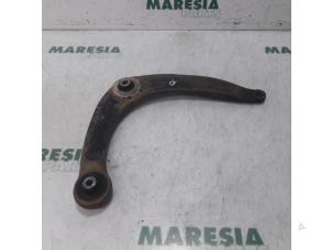 Used Front lower wishbone, right Citroen C4 Grand Picasso (UA) 2.0 HDiF 16V 135 Price € 25,00 Margin scheme offered by Maresia Parts