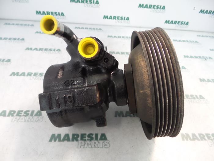 Usagé Pompe de direction Lancia Lybra SW 1.9 JTD Prix € 75,00 Règlement à la marge proposé par Maresia Parts