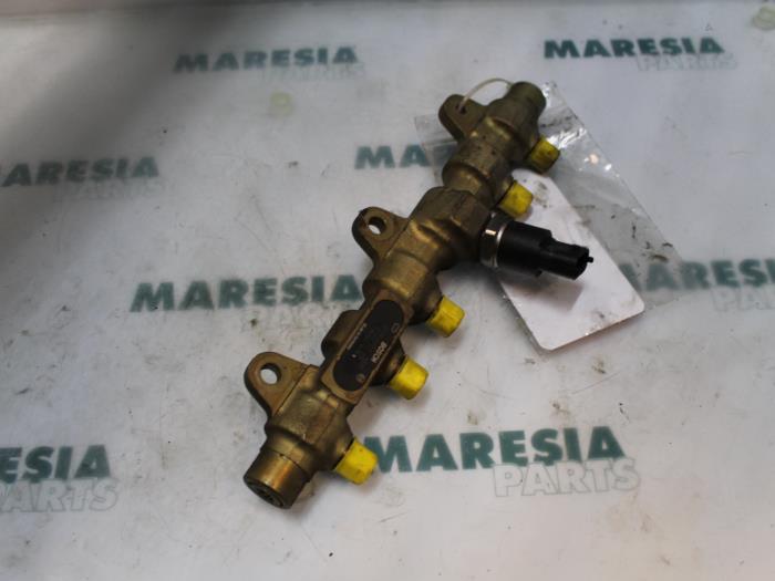 Fuel injector nozzle from a Lancia Lybra SW 1.9 JTD 1999