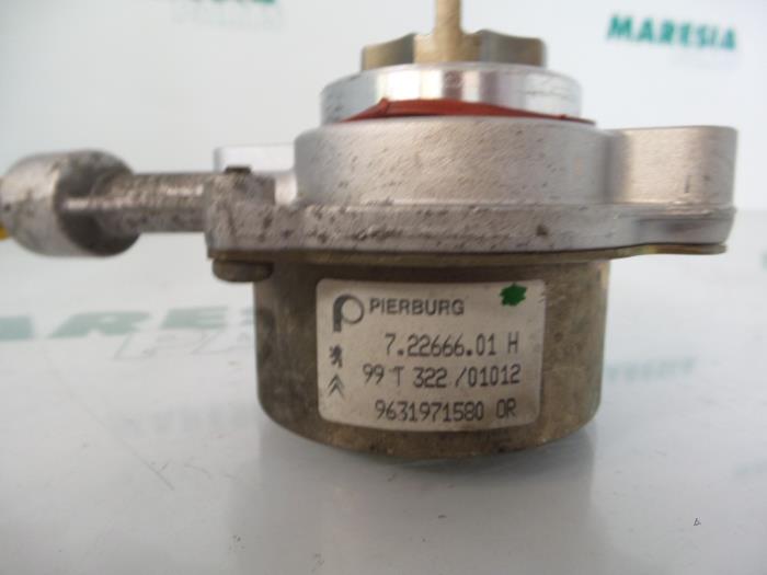 Usagé Pompe à vide (diesel) Peugeot 406 Break (8E/F) 2.0 HDi 90 Prix € 24,95 Règlement à la marge proposé par Maresia Parts