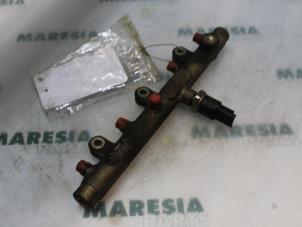 Used Fuel injector nozzle Peugeot 406 Break (8E/F) 2.0 HDi 90 Price € 50,00 Margin scheme offered by Maresia Parts