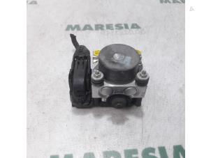 Używane Pompa ABS Fiat 500 (312) 0.9 TwinAir 85 Cena € 40,00 Procedura marży oferowane przez Maresia Parts