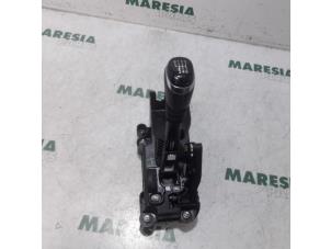 Used Gear stick Renault Kadjar (RFEH) 1.2 Energy TCE 130 Price € 50,00 Margin scheme offered by Maresia Parts