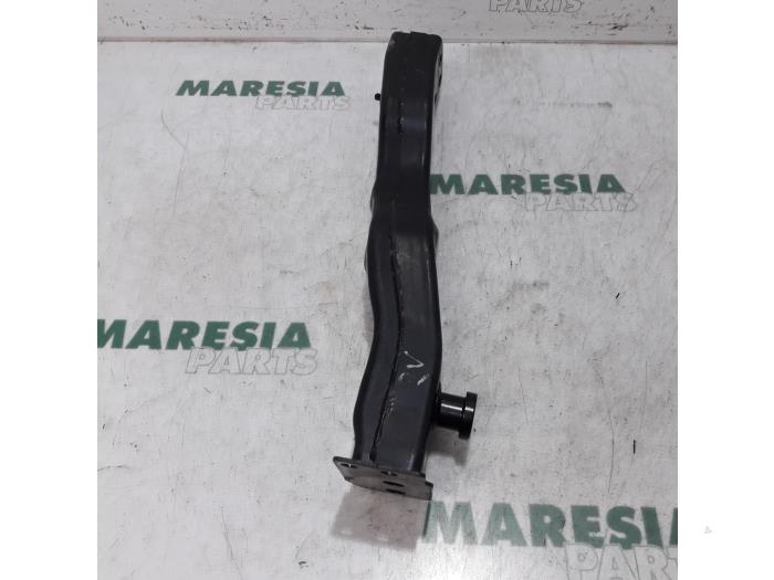 Subframe from a Renault Kadjar (RFEH) 1.2 Energy TCE 130 2015