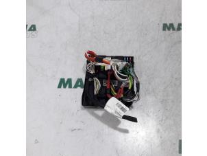 Used Fuse box Renault Kadjar (RFEH) 1.2 Energy TCE 130 Price € 157,50 Margin scheme offered by Maresia Parts
