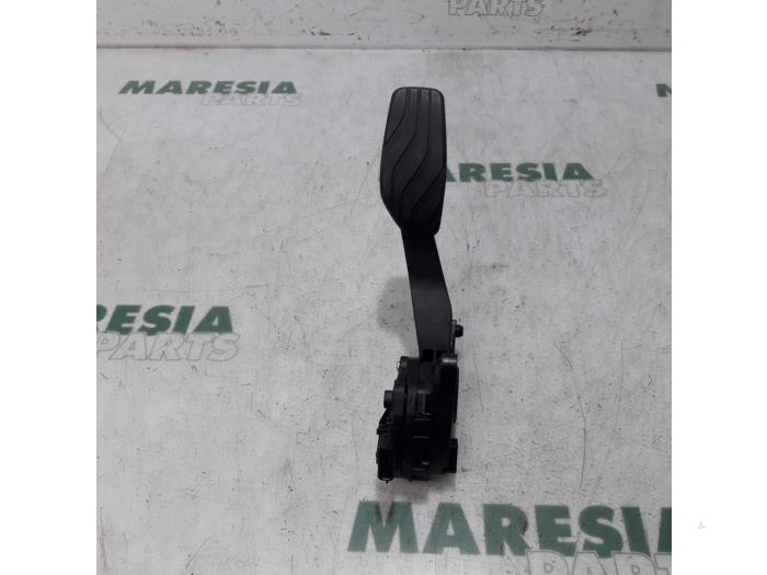 Begagnade Gaspedalsensor Renault Kadjar (RFEH) 1.2 Energy TCE 130 Pris € 30,00 Marginaltabell erbjuds av Maresia Parts