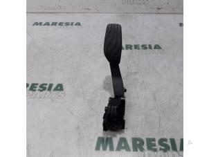 Używane Czujnik polozenia pedalu gazu Renault Kadjar (RFEH) 1.2 Energy TCE 130 Cena € 30,00 Procedura marży oferowane przez Maresia Parts