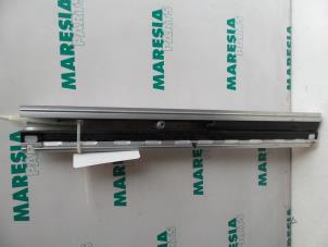 Used Seat rails, left Peugeot 807 2.2 16V Price € 40,00 Margin scheme offered by Maresia Parts