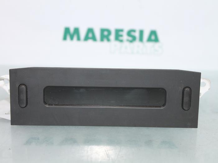 Begagnade Innerdisplay Peugeot 807 2.2 16V Pris € 20,00 Marginaltabell erbjuds av Maresia Parts