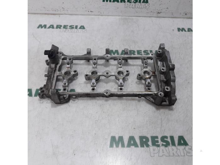 Usagé Arbre à cames Renault Grand Scénic III (JZ) 2.0 16V CVT Prix € 75,00 Règlement à la marge proposé par Maresia Parts