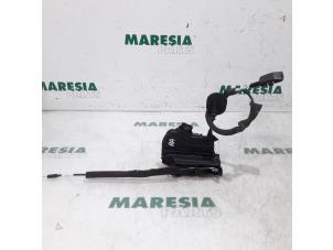 Used Rear door mechanism 4-door, right Renault Clio IV (5R) 0.9 Energy TCE 90 12V Price € 35,00 Margin scheme offered by Maresia Parts