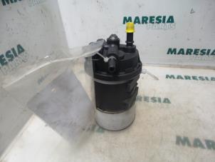Używane Obudowa filtra paliwa Renault Scénic I (JA) 1.9 dTi Cena € 40,00 Procedura marży oferowane przez Maresia Parts