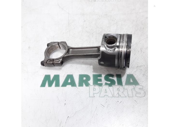 Gebrauchte Kolben Renault Megane III Grandtour (KZ) 1.5 dCi 90 Preis € 65,00 Margenregelung angeboten von Maresia Parts