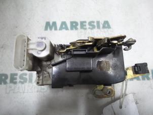 Gebrauchte Türschlossmechanik 4-türig links vorne Lancia Lybra SW 1.9 JTD Preis € 25,00 Margenregelung angeboten von Maresia Parts