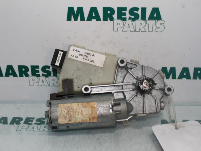 Używane Silnik szyberdachu Renault Vel Satis (BJ) 3.5 V6 24V Autom. Cena € 50,00 Procedura marży oferowane przez Maresia Parts