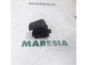 Gebrauchte Handbremse Schalter Renault Koleos I 2.5 16V Preis € 35,00 Margenregelung angeboten von Maresia Parts