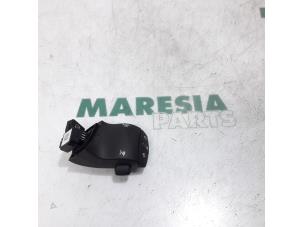 Used Steering wheel mounted radio control Renault Koleos I 2.5 16V Price € 50,00 Margin scheme offered by Maresia Parts