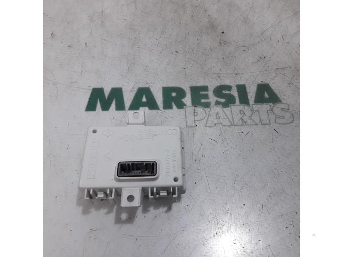 Usagé Module navigation Renault Koleos I 2.5 16V Prix € 105,00 Règlement à la marge proposé par Maresia Parts
