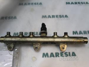Usagé Système d'injection Fiat Doblo (223A/119) 1.9 JTD Prix € 60,50 Prix TTC proposé par Maresia Parts