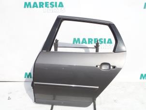 Używane Drzwi lewe tylne wersja 4-drzwiowa Peugeot 407 SW (6E) 2.0 HDiF 16V Cena € 105,00 Procedura marży oferowane przez Maresia Parts