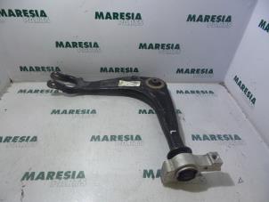 Used Front lower wishbone, left Peugeot 407 SW (6E) 2.0 HDiF 16V Price € 40,00 Margin scheme offered by Maresia Parts