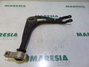 Used Front lower wishbone, right Peugeot 407 SW (6E) 2.0 HDiF 16V Price € 40,00 Margin scheme offered by Maresia Parts