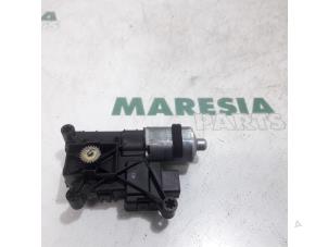 Used Sunroof motor Peugeot 308 SW (4E/H) 1.6 VTI 16V Price € 80,00 Margin scheme offered by Maresia Parts