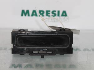 Używane Wyswietlacz wewnetrzny Renault Clio II (BB/CB) 1.4 Cena € 15,00 Procedura marży oferowane przez Maresia Parts