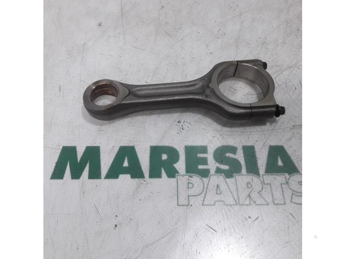 Używane Korbowód Peugeot Partner 1.6 HDI 75 Cena € 42,35 Z VAT oferowane przez Maresia Parts
