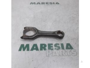Używane Korbowód Peugeot Partner 1.6 HDI 75 Cena € 42,35 Z VAT oferowane przez Maresia Parts
