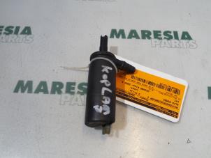 Używane Pompa spryskiwacza przód Alfa Romeo 147 (937) 1.6 Twin Spark 16V Cena € 50,00 Procedura marży oferowane przez Maresia Parts