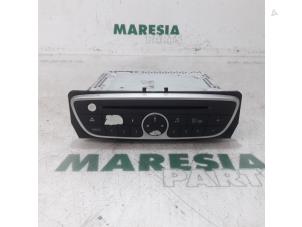 Gebrauchte Radio CD Spieler Renault Grand Scénic III (JZ) 1.5 dCi 110 Preis € 60,00 Margenregelung angeboten von Maresia Parts